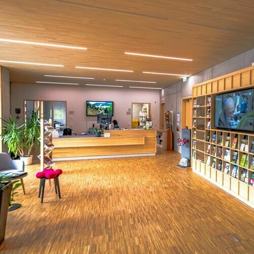 Den Innenbereich der Tourist-Information zeigt dieses Bild