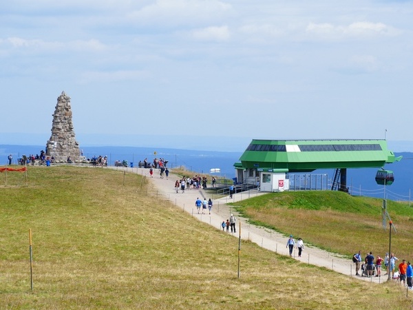 Auf dem Feldberggipfel unterwegs