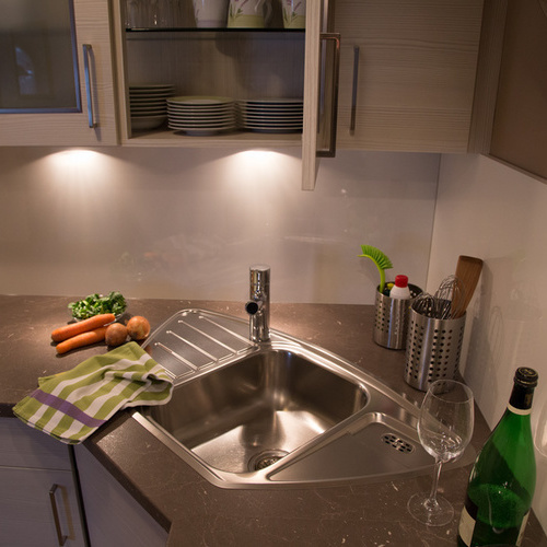 Spülbecken in der Küche - Spülbecken in der Küche -