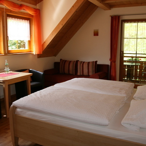 Zimmer mit Balkon zur Nordseite - Zimmer mit Balkon zur Nordseite -