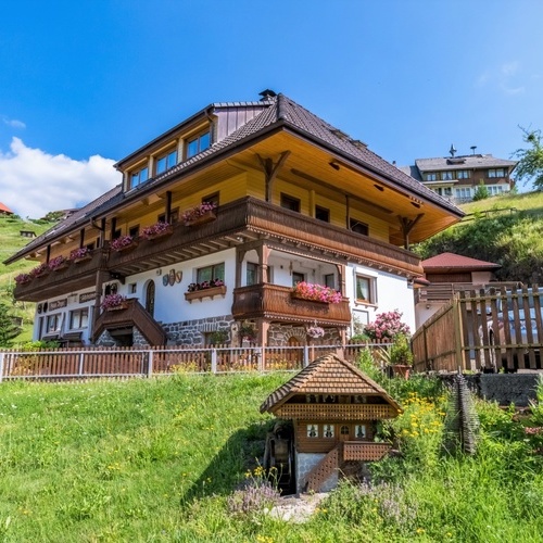 Außenansicht des ganzen Hauses - Außenansicht des ganzen Hauses -