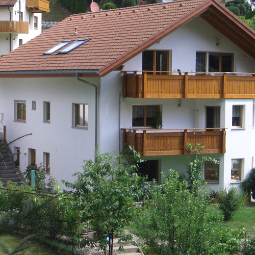 Außenansicht des Hauses Jaufmann von der Rückseite zum Garten - 