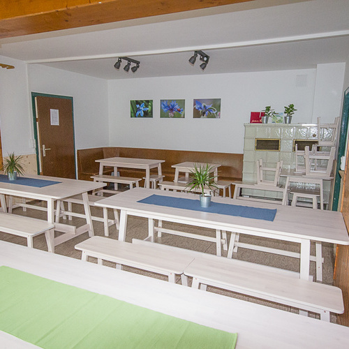 Großer Aufenthalts- oder Essensraum - Platz für circa 35-45 Personen Großer Aufenthalts- oder Essensraum - Platz für circa 35-45 Personen