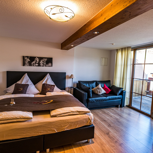 Ferienwohnung Nazisse für 2- 4 Personen - Wohnschlafraum mit Boxspringbett für erholsamen Schlaf, Terrasse, Ferienwohnung Nazisse für 2- 4 Personen - Wohnschlafraum mit Boxspringbett für erholsamen Schlaf, Terrasse,