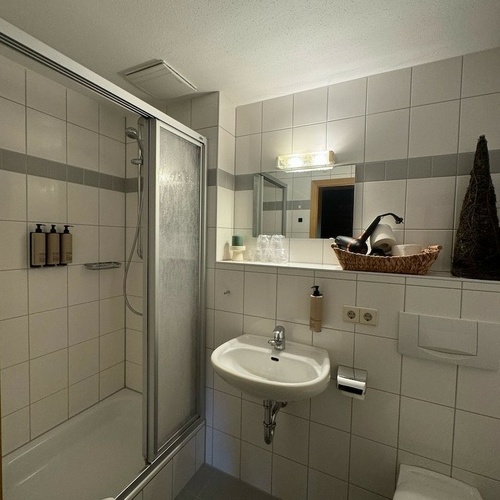 Dusche/WC - Dusche/WC -