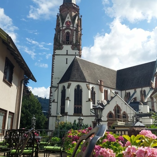 Blick von der Terrasse auf die Maria Himmelfahrt Kirche - Blick von der Terrasse auf die Maria Himmelfahrt Kirche -