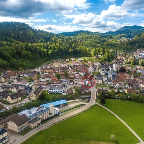 Die Lage unserer Ferienwohnung im Stadtzentrum erkennen Sie an der roten Markierung. - Die Lage unserer Ferienwohnung im Stadtzentrum erkennen Sie an der roten Markierung. -