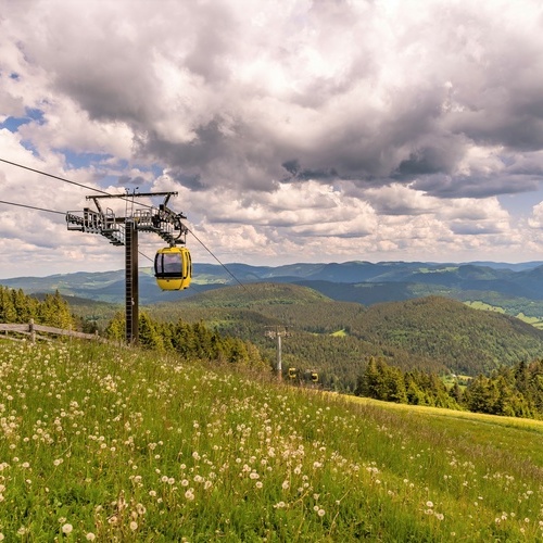 Die Belchen Seilbahn. - Die Belchen Seilbahn. -