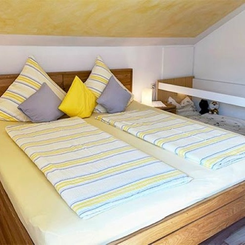 Schalfzimmer Nr.2 der Ferienwohnung Nr. 1 - Das 2.Schalfzimmer mit Doppelbett und Kunderbett in der in der Ferienwohnung Nr. 1